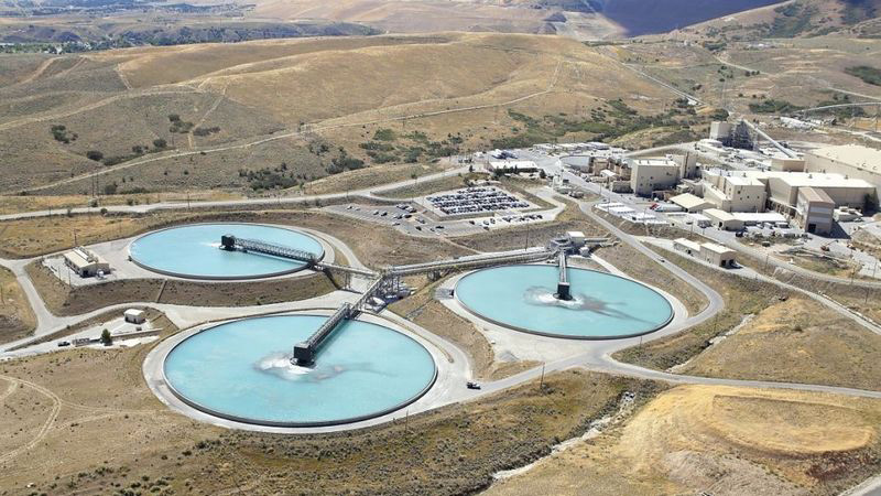 化工污水處理出現(xiàn)泡沫是怎么回事，需要什么方法解決泡沫？